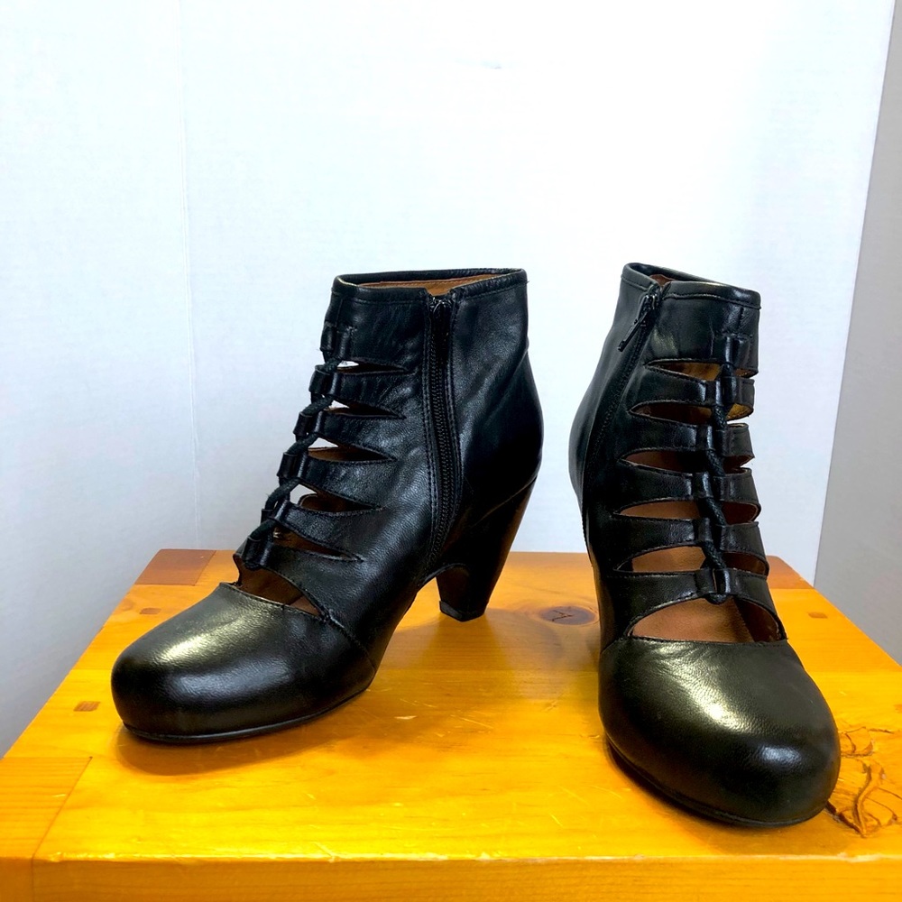 Retro leather heels with faux lace up detail.
